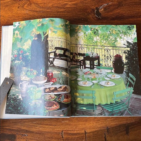 SIGNED Roger Verge’s Entertaining the French Style Vintage Hardcover Book - Picture 7 of 16